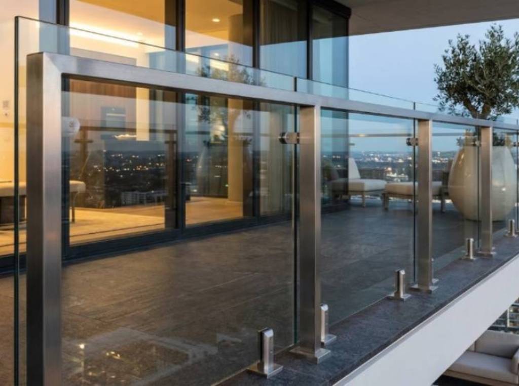 Glass and Metal Fusion Balcony Design